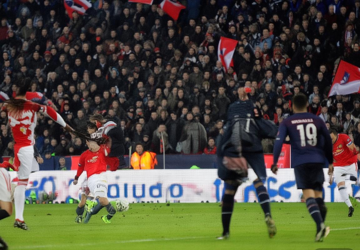 巴黎曼联首回合对决：平局悬念与战术解析(图1)